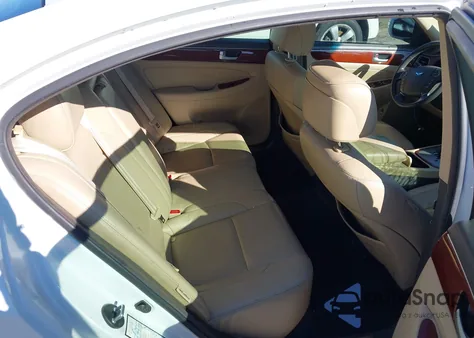 2012 Hyundai Genesis 3.8 z USA, uszkodzony, nr VIN KMHGC4DD7CU177261